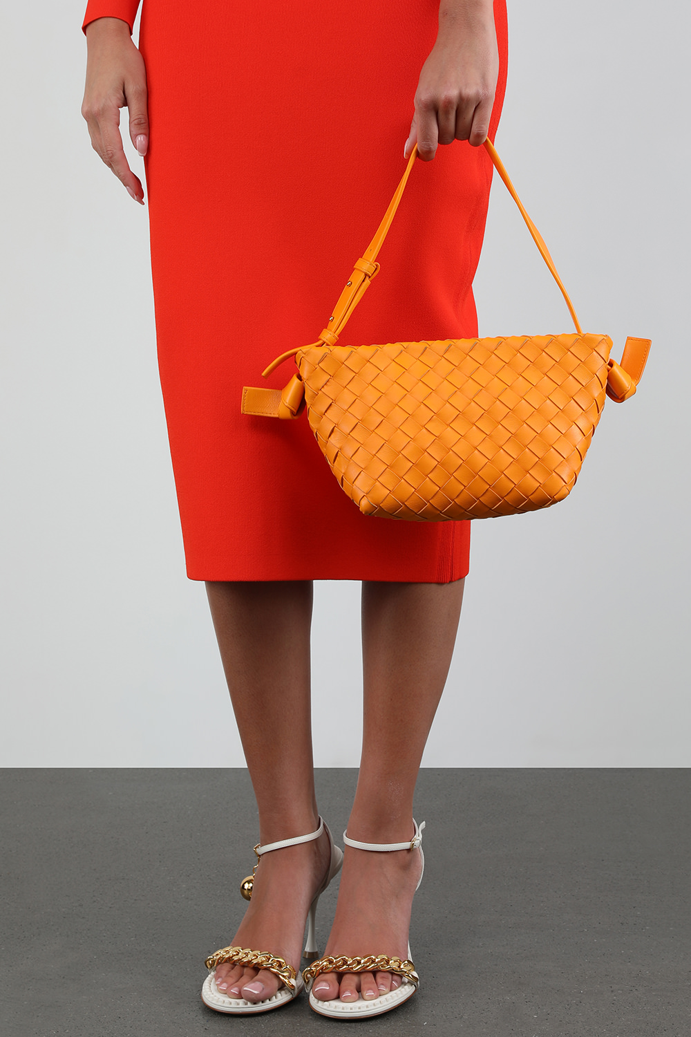 תמונת כל הלוק של תיק צד שתי וערב כתום